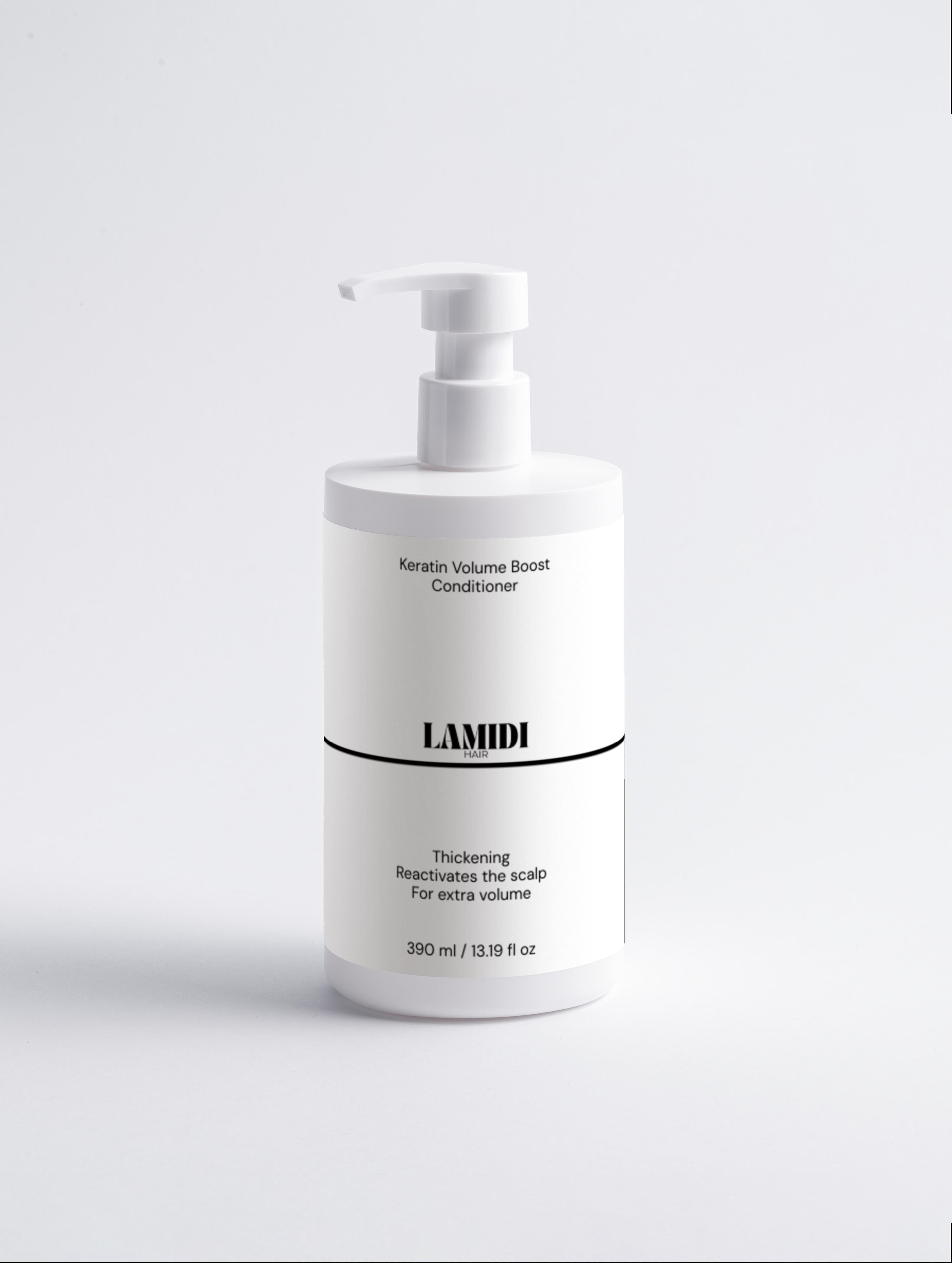 Lamidibeauty Keratin Volumen-Boost Conditioner in einer Flasche mit cremiger Textur, für kräftiges, glänzendes Haar.