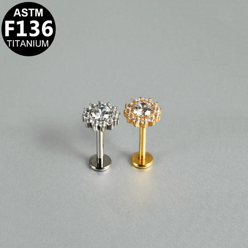 Titan Labret mit Zirkonia-Blume, ROYALSKIN Piercing, silberfarbenes Schmuckstück mit funkelndem Blütendesign, detailreiche Verarbeitung