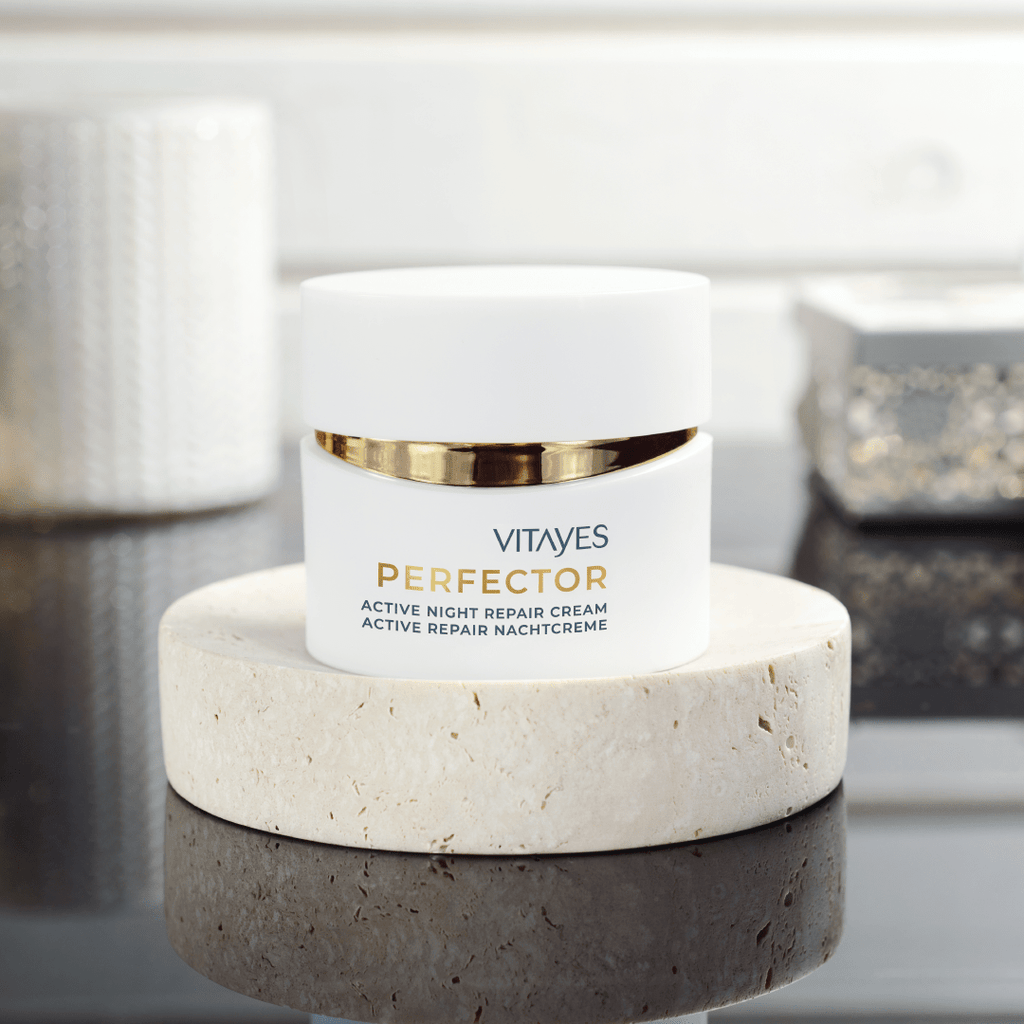 Vitayes Perfector Cell Renewal Nachtcreme in 50 ml, cremige Textur, glatte Haut, ideal für nächtliche Hautpflege.