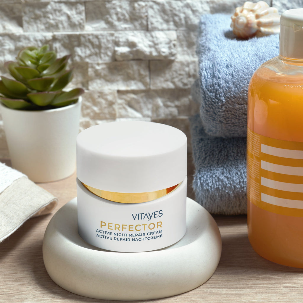 Vitayes Perfector Cell Renewal Nachtcreme in 50 ml, pflegende Gesichtscreme für nächtliche Hautregeneration, cremige Textur, Glasbehälter