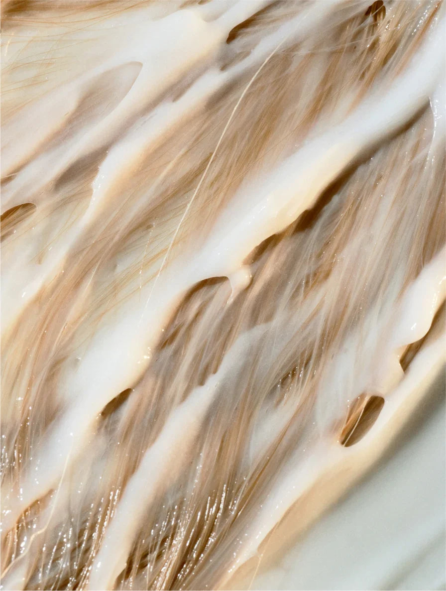 Lamidibeauty Keratin Volume Boost Conditioner, flasche auf weißem Hintergrund, zeigt die Verpackung des Haarconditioners.