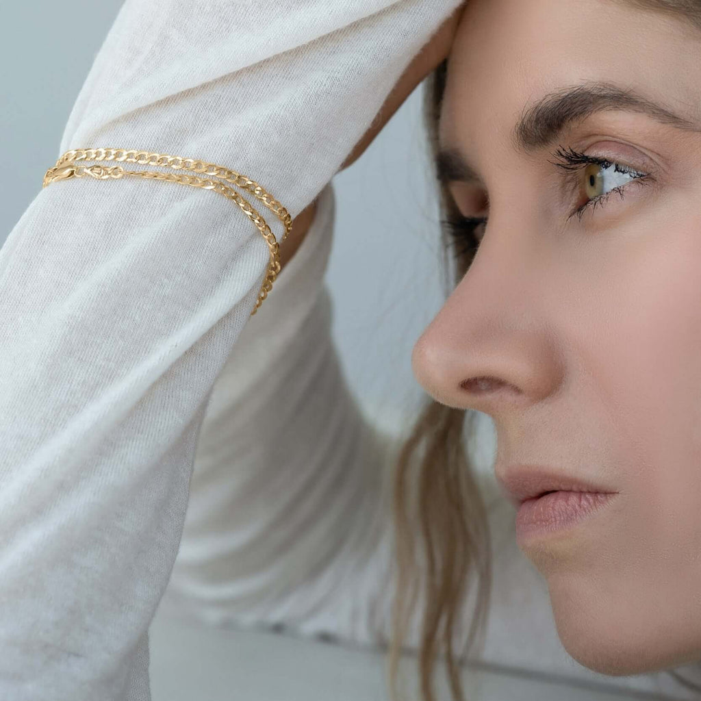 Lyn Armband aus 925 Silber, Kettenarmband von Studio Karl, glänzendes Schmuckstück mit feiner Gliederkette.