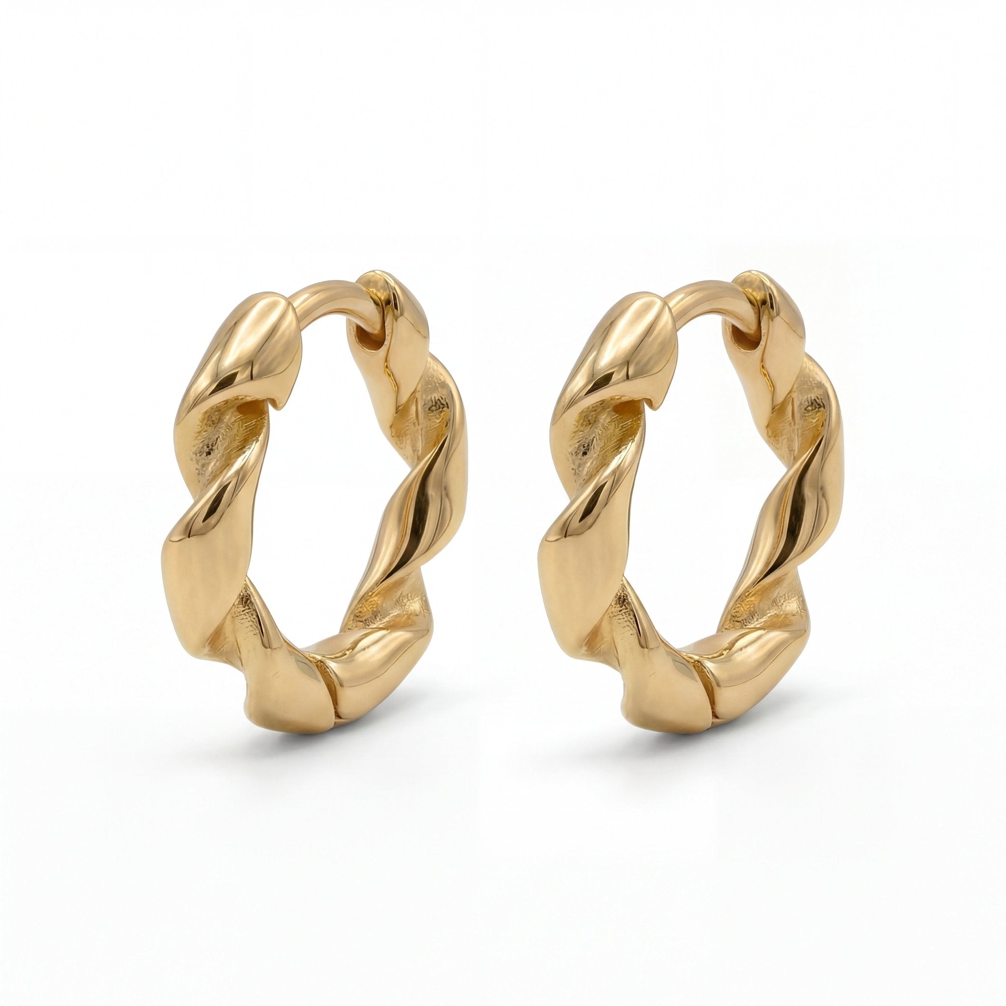 Gedrehte Creolen aus 925 Silber, Studio Karl, runde Ohrringe mit elegantem Design und glänzender Oberfläche.