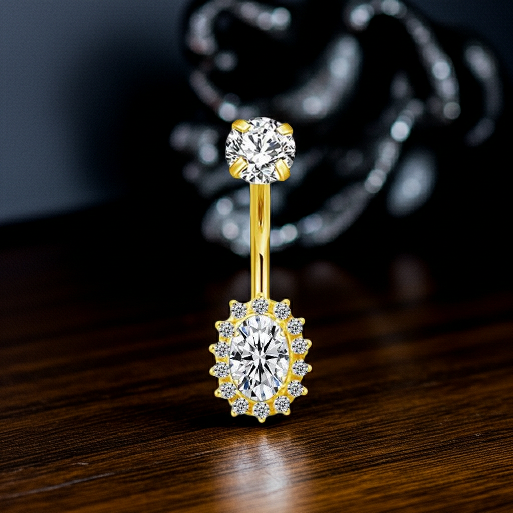 Bauchnabelpiercing aus Titan mit Halo Zirkonia, rotes Piercing, glänzender Schmuck im Bild.