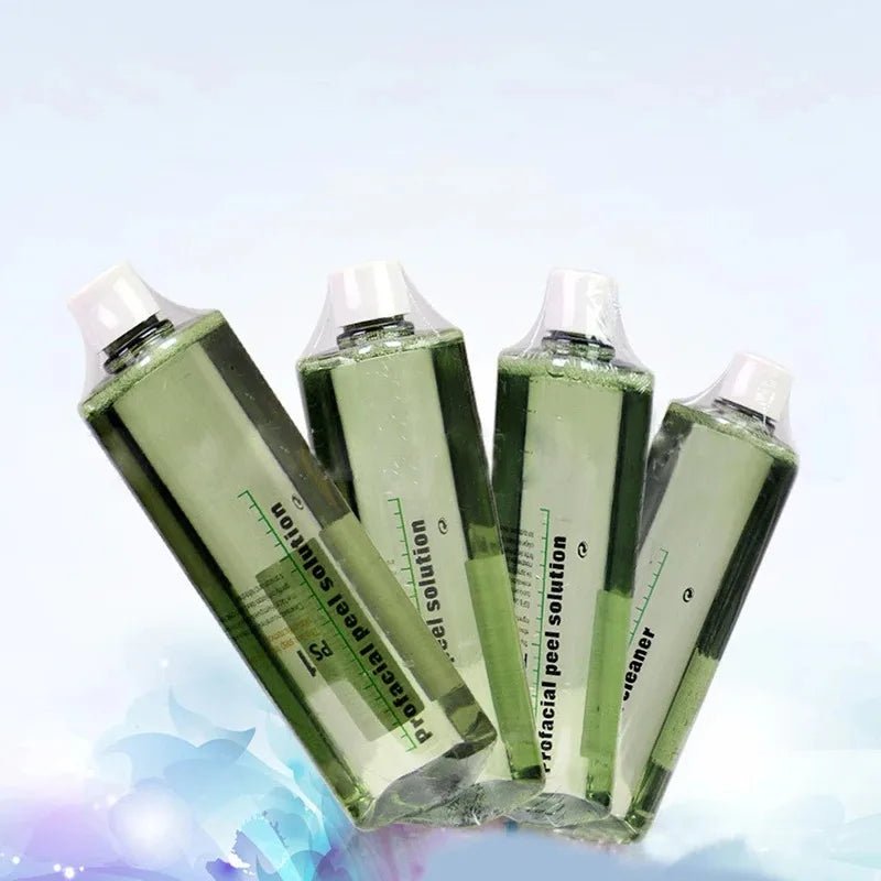 Aquafacial Lösung von Lamidibeauty in einer Flasche, für Hautpflege und Feuchtigkeitsversorgung, auf einem weißen Hintergrund.