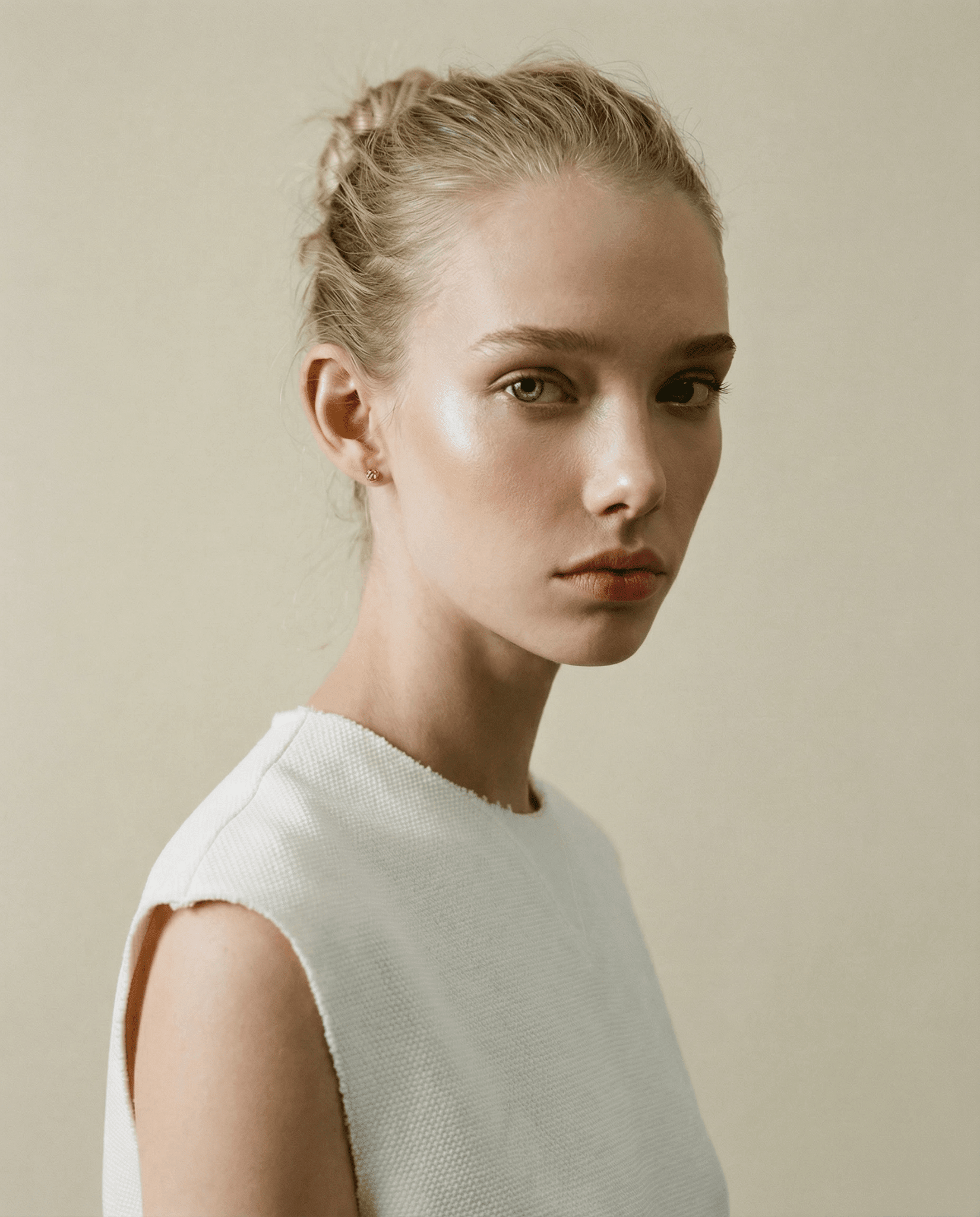 Niva Ohrstecker – Mini Knoten 925 Silber & 18K Gold - "Beauty by Fifi"