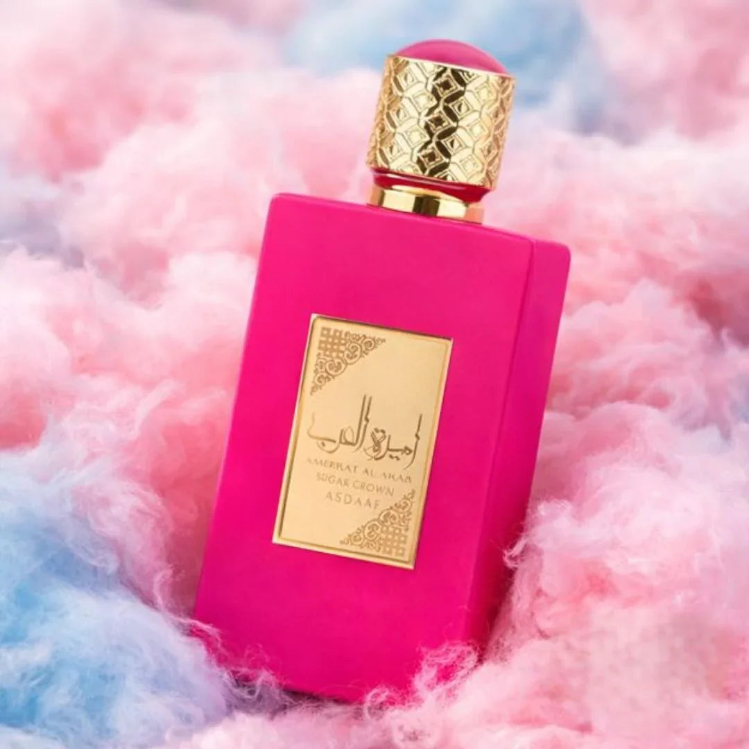 Luxus Aroma Ameerat Al Arab Sugar Crown Eau de Parfum 100 ml, elegantes Fläschchen mit floral-fruchtigem Duft.
